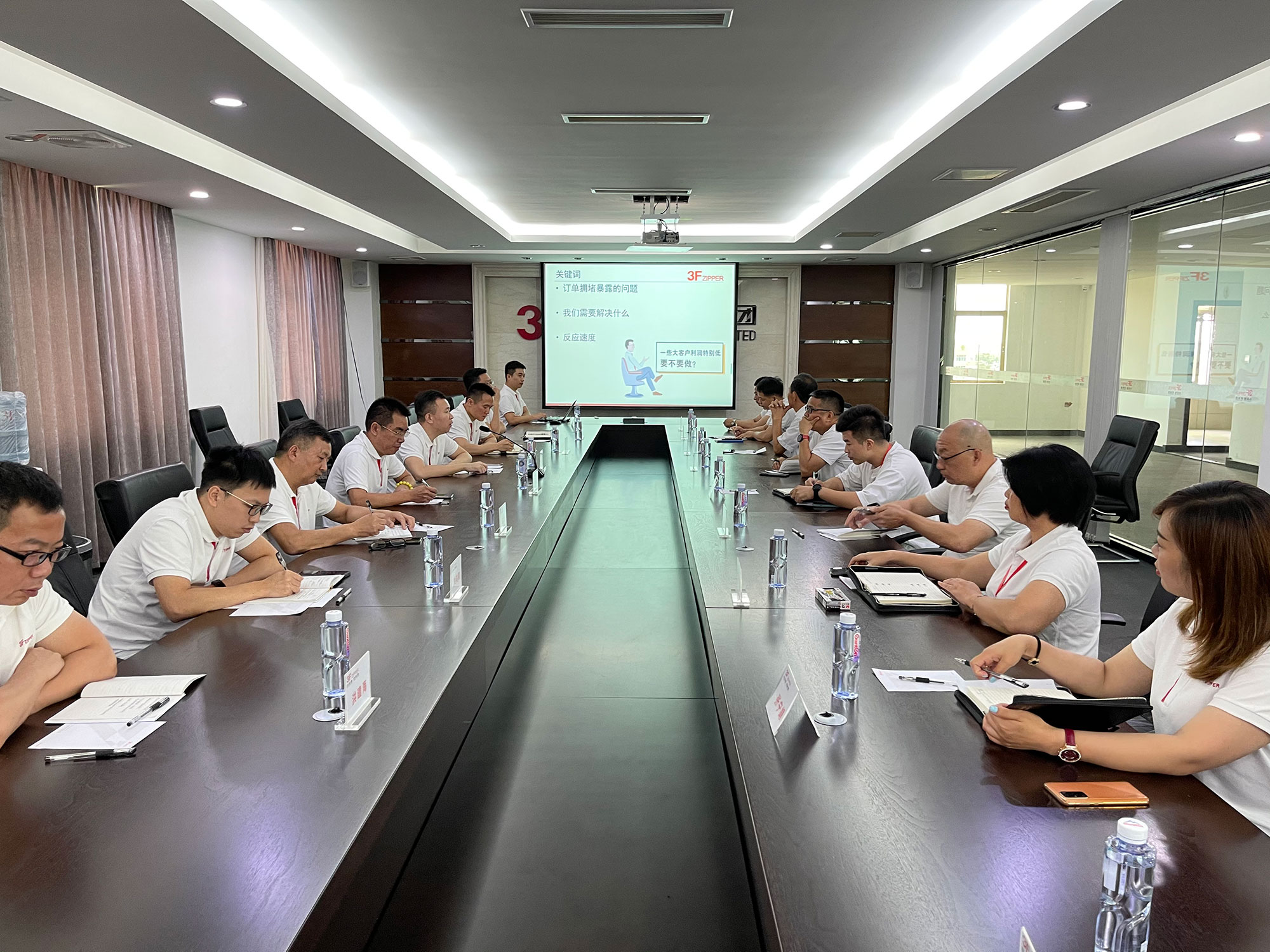 华体会(中国)召开上半年总结暨下半年计划会议